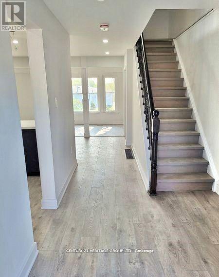 Main&2nd - 735 Pam Crescent, Newmarket, Ontario  L3Y 5B7 - Photo 3 - N12930046