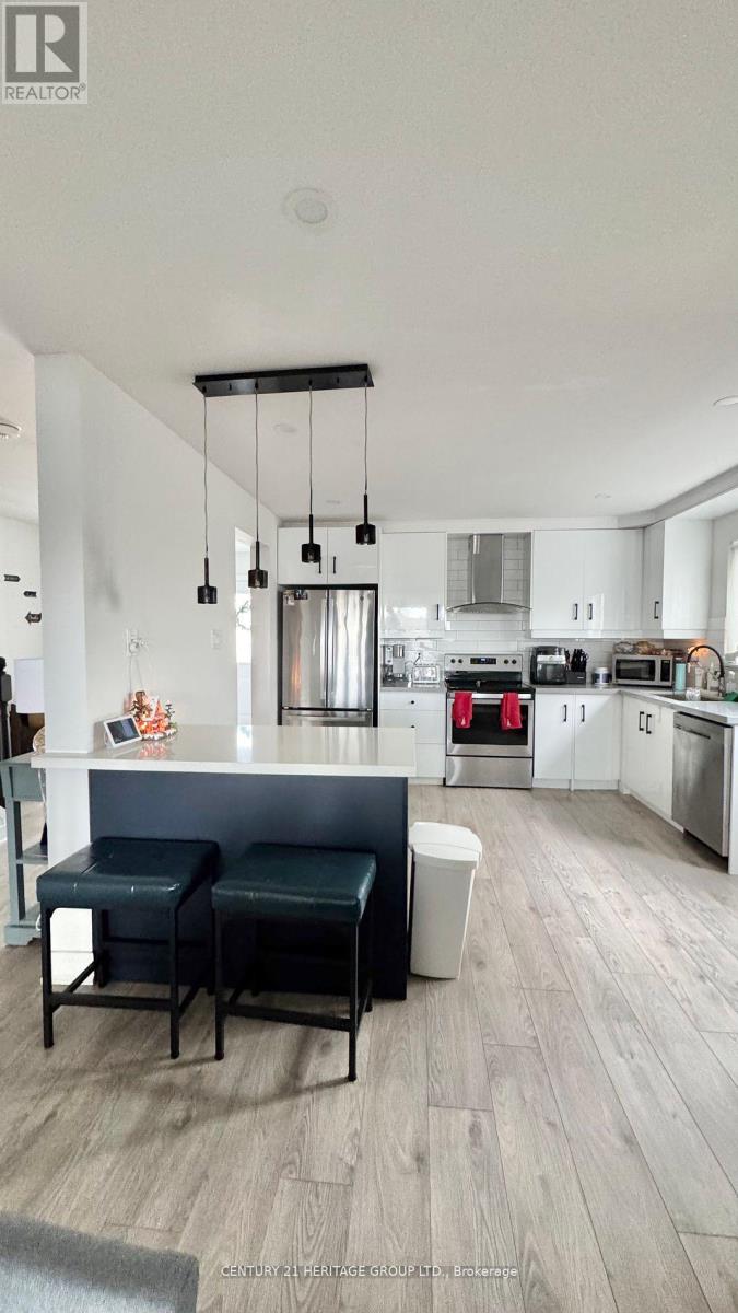 Main&2nd - 735 Pam Crescent, Newmarket, Ontario  L3Y 5B7 - Photo 7 - N12930046