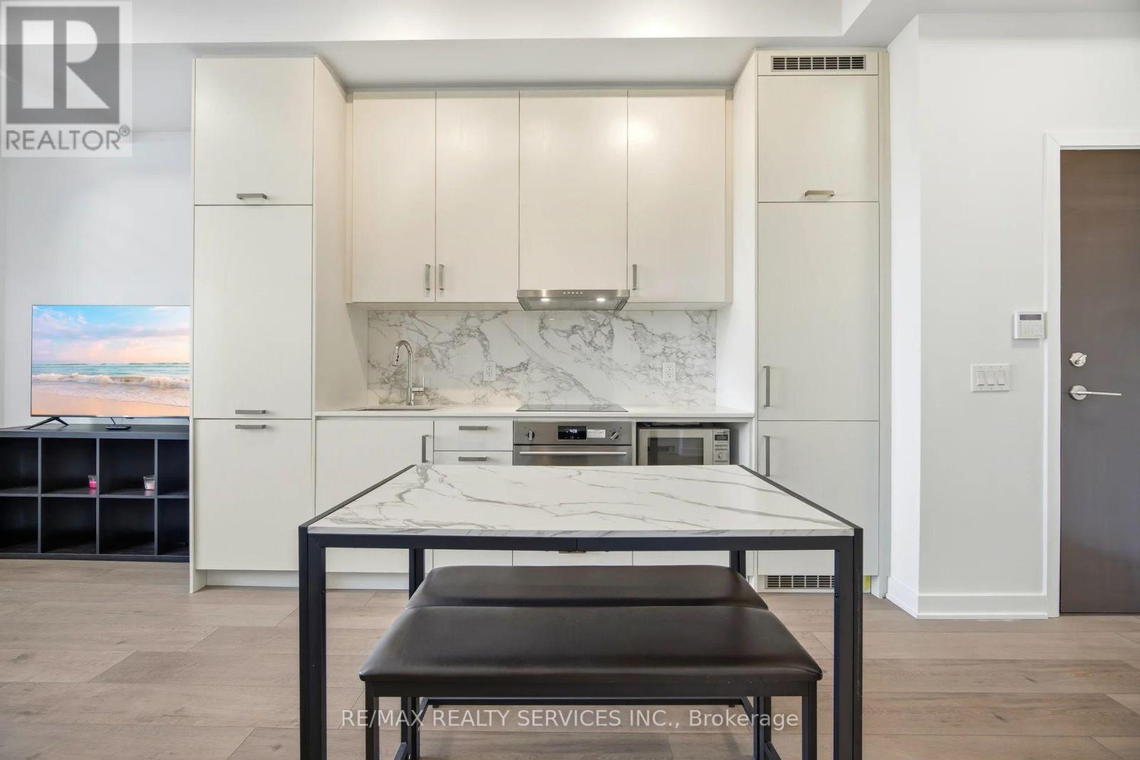 1007 - 60 Honeycrisp Crescent, Vaughan, Ontario  L4K 0N5 - Photo 10 - N12930056