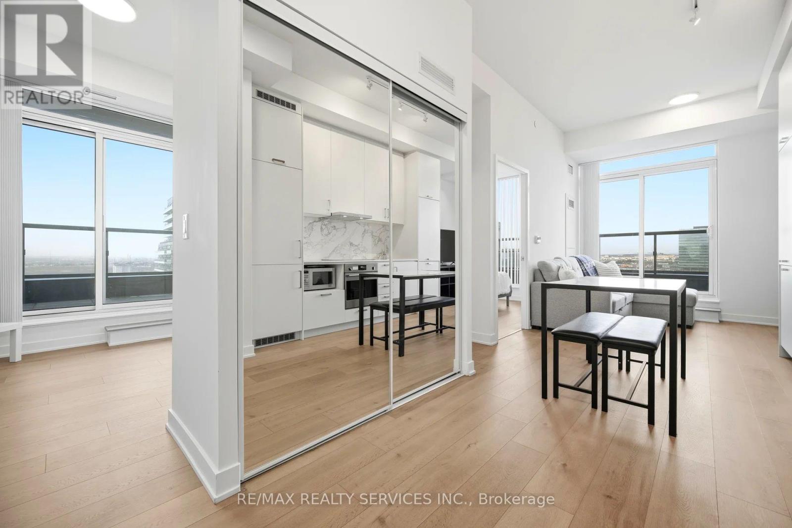 1007 - 60 Honeycrisp Crescent, Vaughan, Ontario  L4K 0N5 - Photo 6 - N12930056