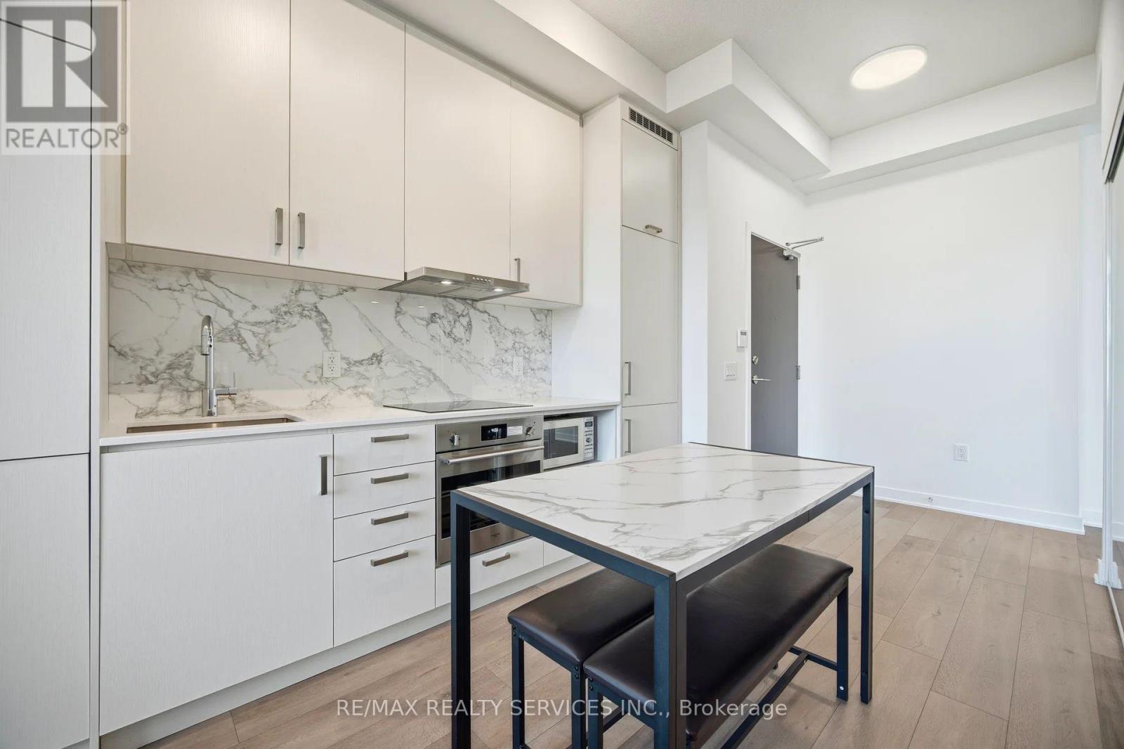 1007 - 60 Honeycrisp Crescent, Vaughan, Ontario  L4K 0N5 - Photo 8 - N12930056