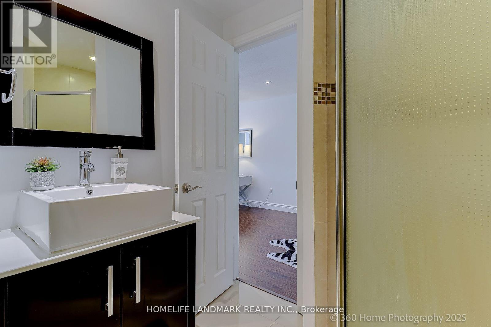 30 Misty Moor Drive, Richmond Hill, Ontario  L4C 6R1 - Photo 17 - N12930104