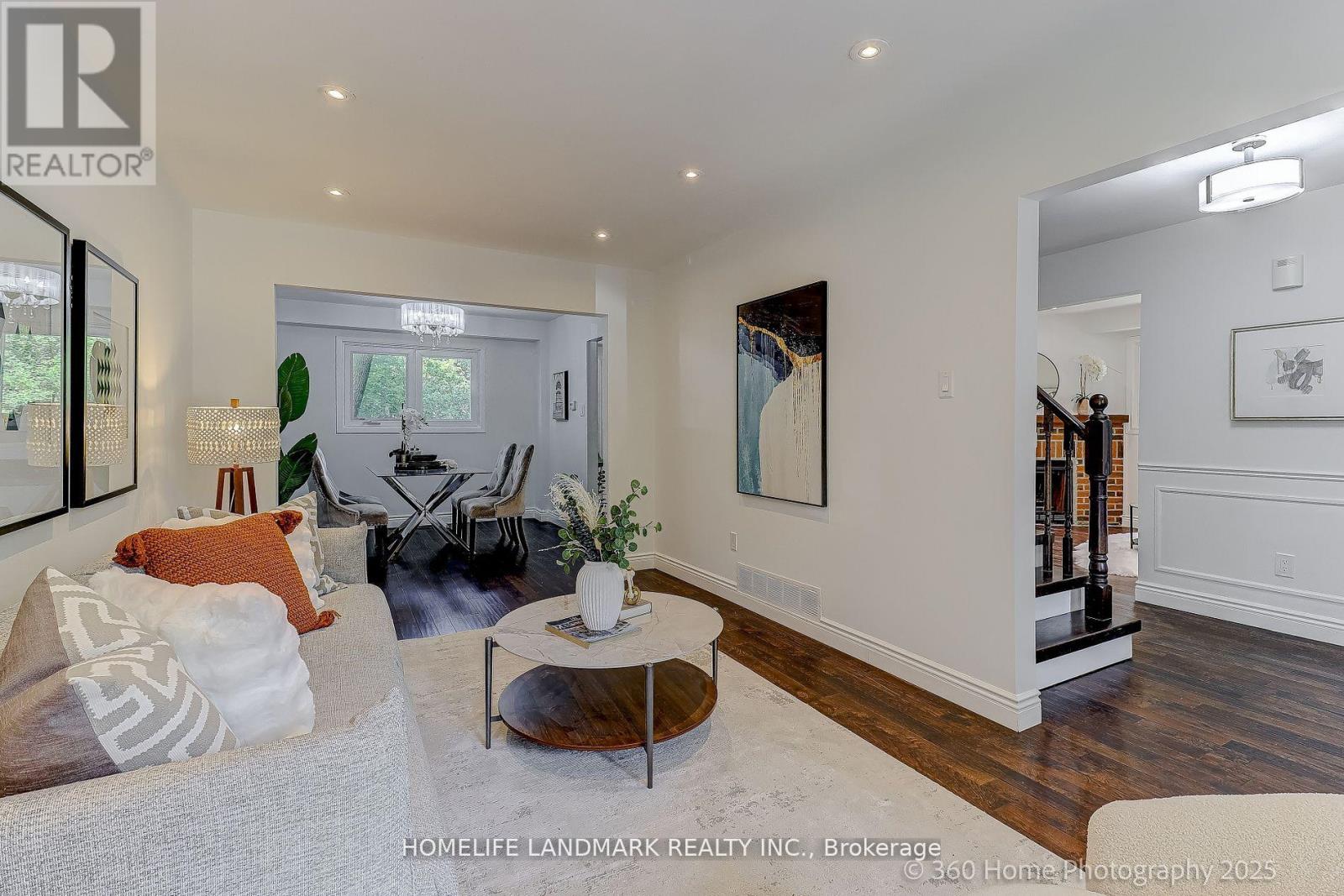 30 Misty Moor Drive, Richmond Hill, Ontario  L4C 6R1 - Photo 4 - N12930104