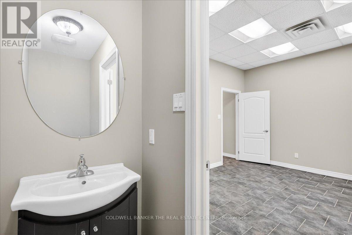 Unit 3 - 169 Charlotte Street S, Newmarket, Ontario  L3Y 3S7 - Photo 10 - N12930122