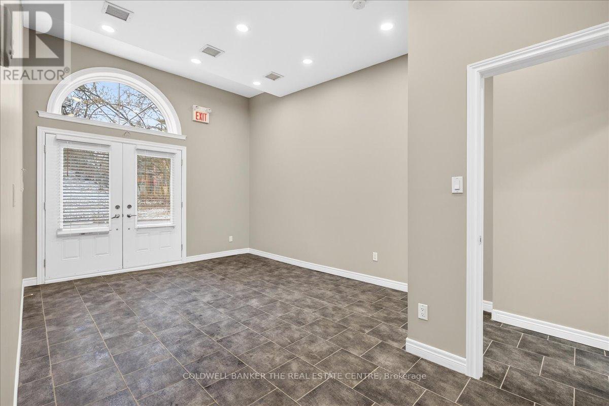 Unit 3 - 169 Charlotte Street S, Newmarket, Ontario  L3Y 3S7 - Photo 15 - N12930122