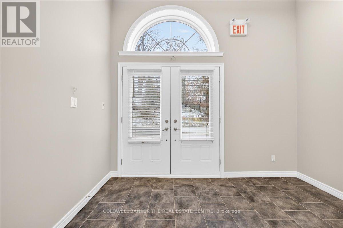 Unit 3 - 169 Charlotte Street S, Newmarket, Ontario  L3Y 3S7 - Photo 6 - N12930122