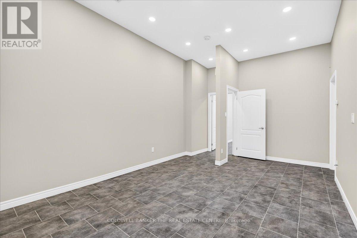 Unit 3 - 169 Charlotte Street S, Newmarket, Ontario  L3Y 3S7 - Photo 7 - N12930122