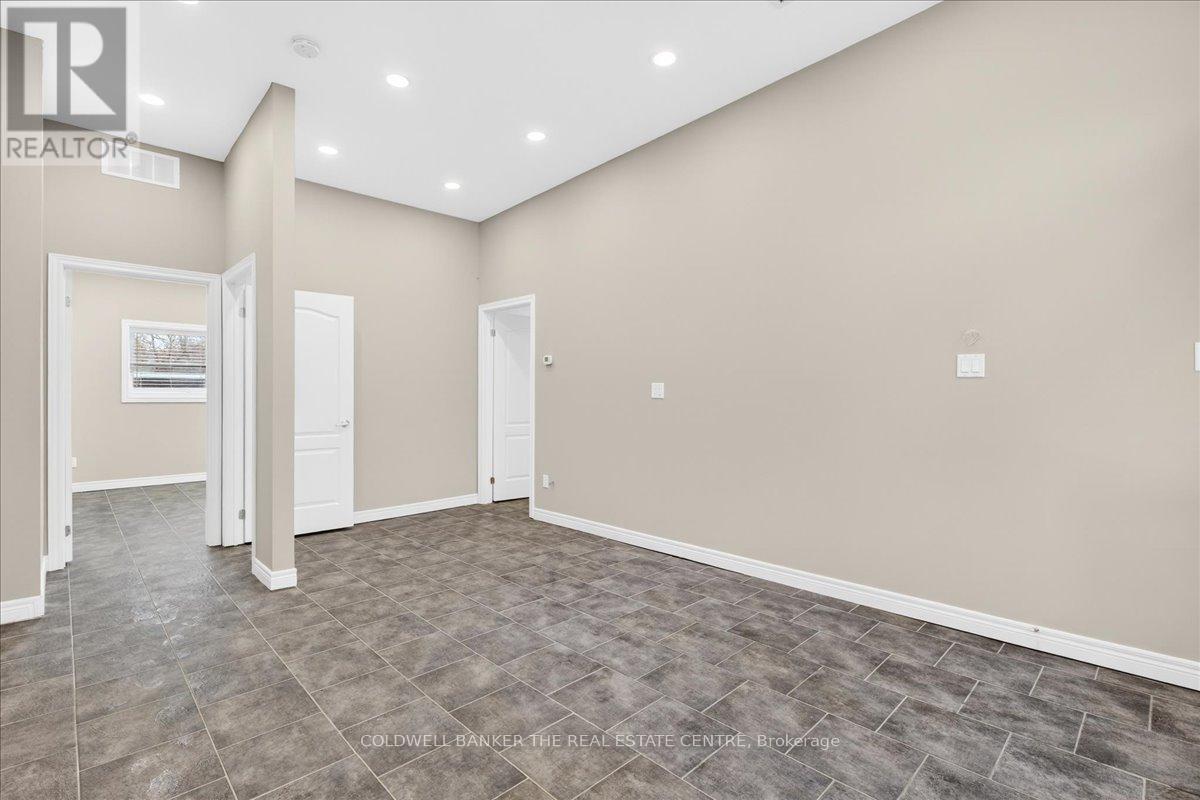 Unit 3 - 169 Charlotte Street S, Newmarket, Ontario  L3Y 3S7 - Photo 8 - N12930122