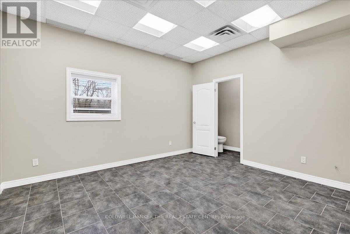 Unit 3 - 169 Charlotte Street S, Newmarket, Ontario  L3Y 3S7 - Photo 9 - N12930122