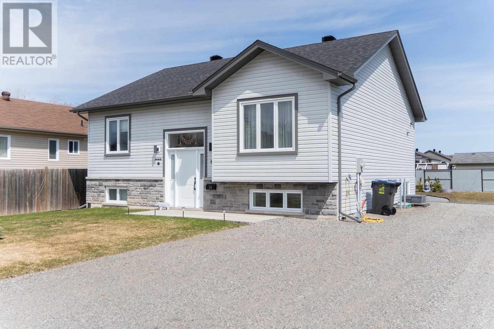 14 Crestwood Ave, Sault Ste. Marie, Ontario  P6A 6T2 - Photo 2 - SM260516