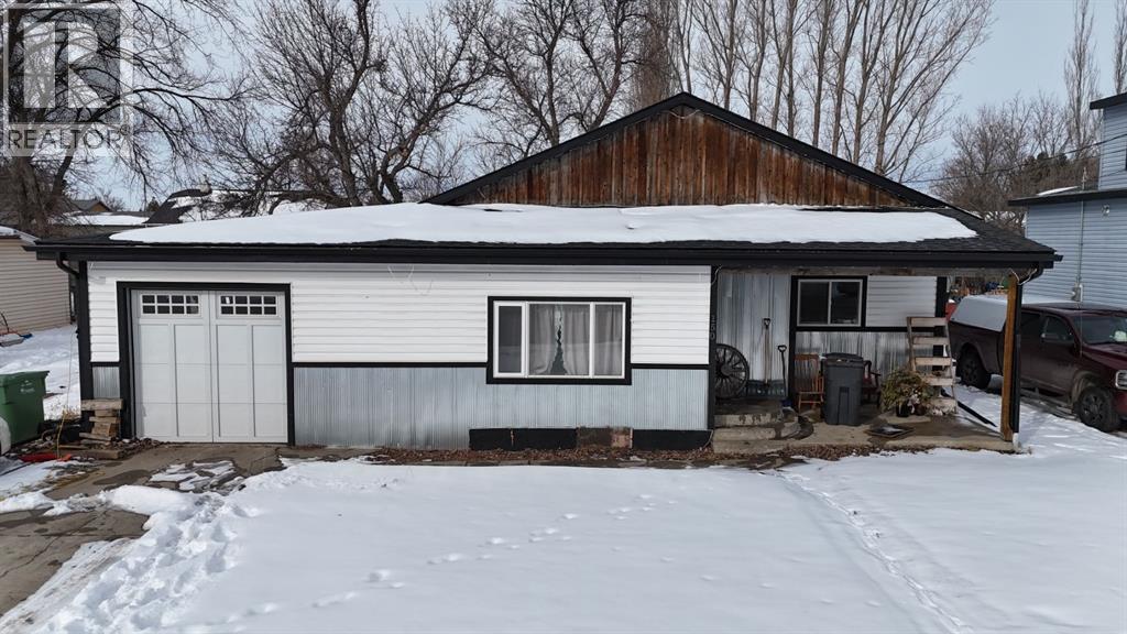 150 S 1 Street W, Magrath, Alberta  T0K 1J0 - Photo 1 - A2293858