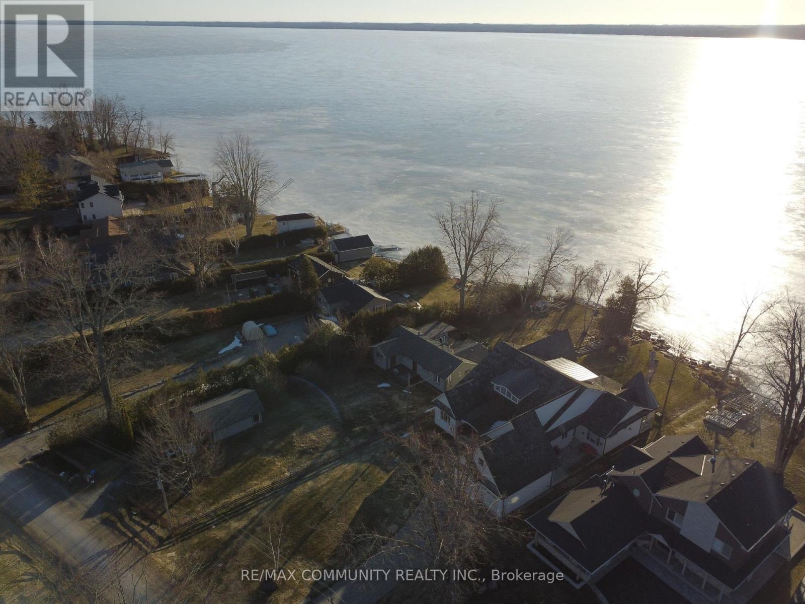 579 Duclos Point Road, Georgina, Ontario  L0E 1N0 - Photo 8 - N12929864