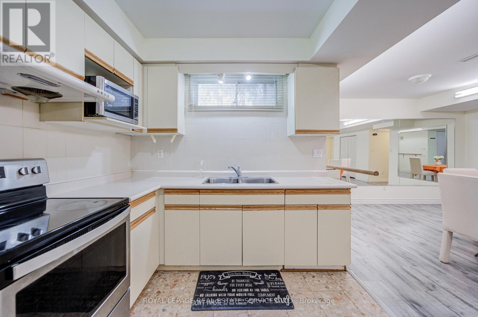 Lower - 117 Clark Avenue, Markham (Thornhill), Ontario  L3T 1T1 - Photo 3 - N12929964