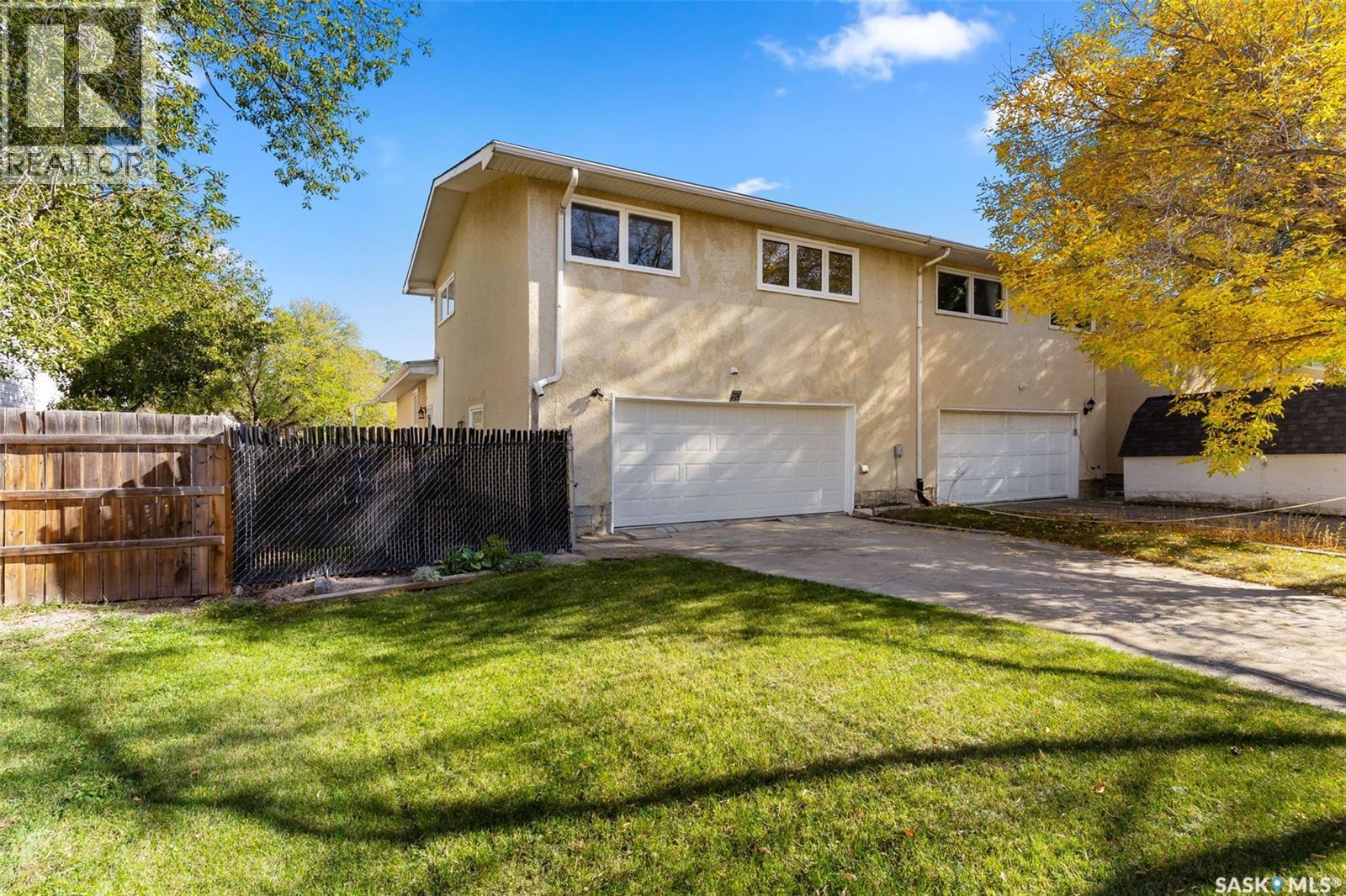 78 Spence Street, Regina, Saskatchewan  S4S 4H4 - Photo 2 - SK031442