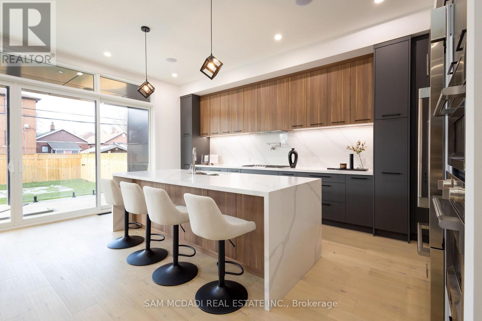 24 Twenty First Street, Toronto (New Toronto), Ontario  M8V 3L7 - Photo 11 - W12930092