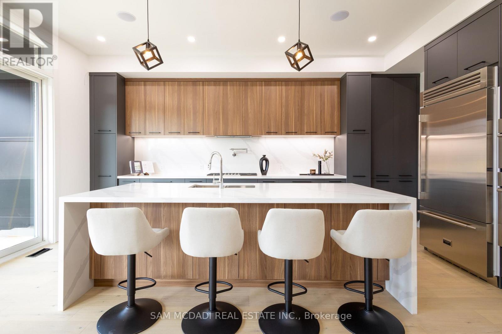 24 Twenty First Street, Toronto (New Toronto), Ontario  M8V 3L7 - Photo 12 - W12930092