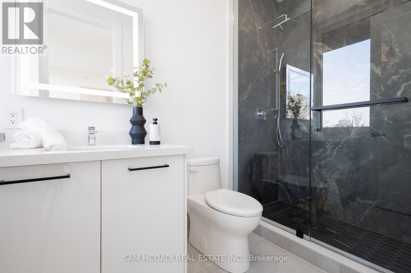 24 Twenty First Street, Toronto (New Toronto), Ontario  M8V 3L7 - Photo 26 - W12930092