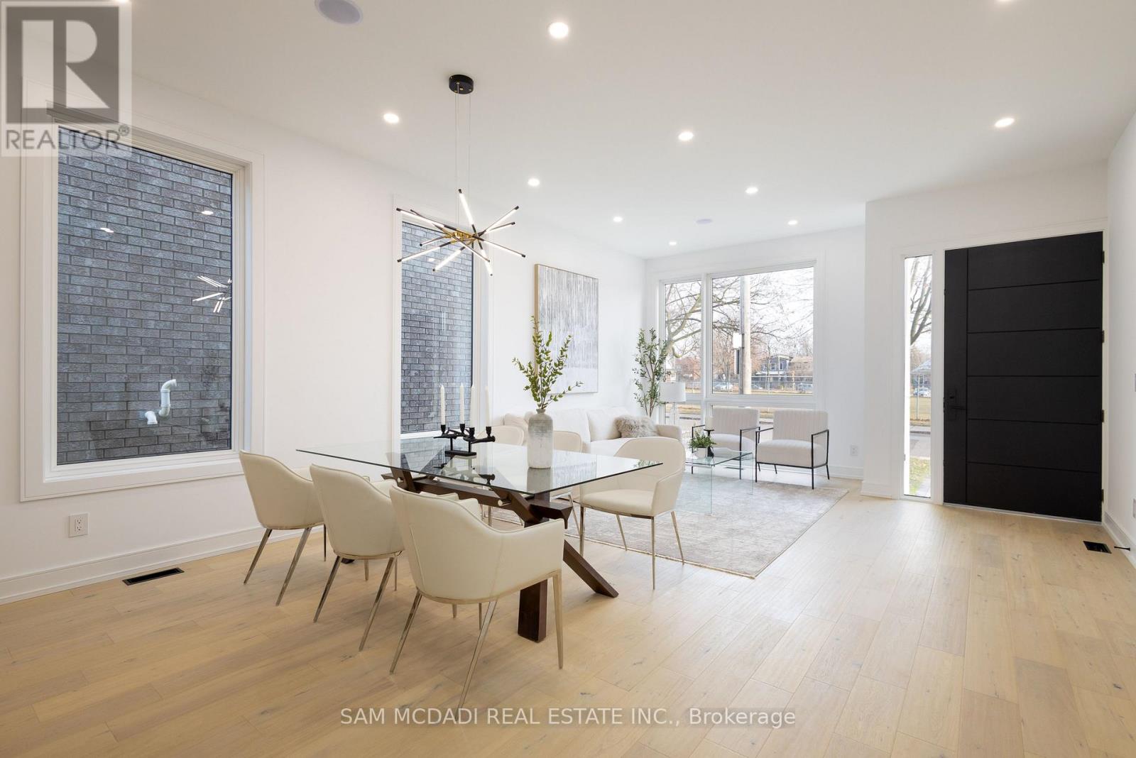 24 Twenty First Street, Toronto (New Toronto), Ontario  M8V 3L7 - Photo 3 - W12930092