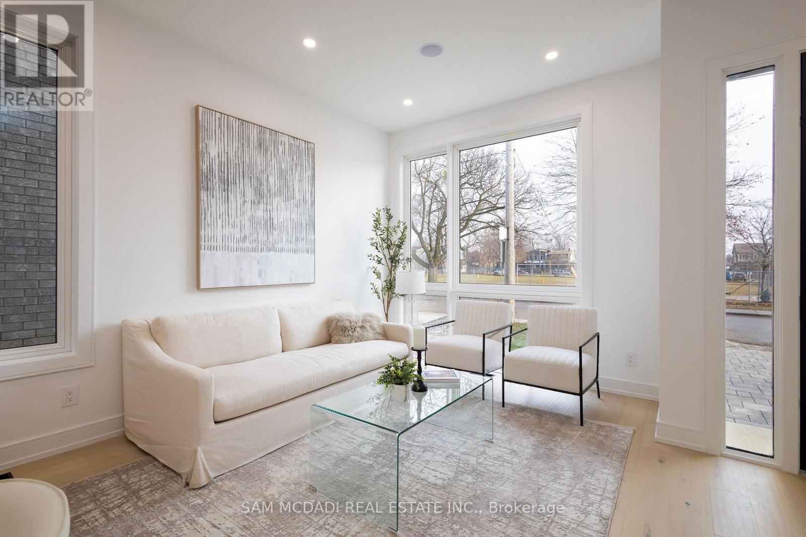 24 Twenty First Street, Toronto (New Toronto), Ontario  M8V 3L7 - Photo 4 - W12930092