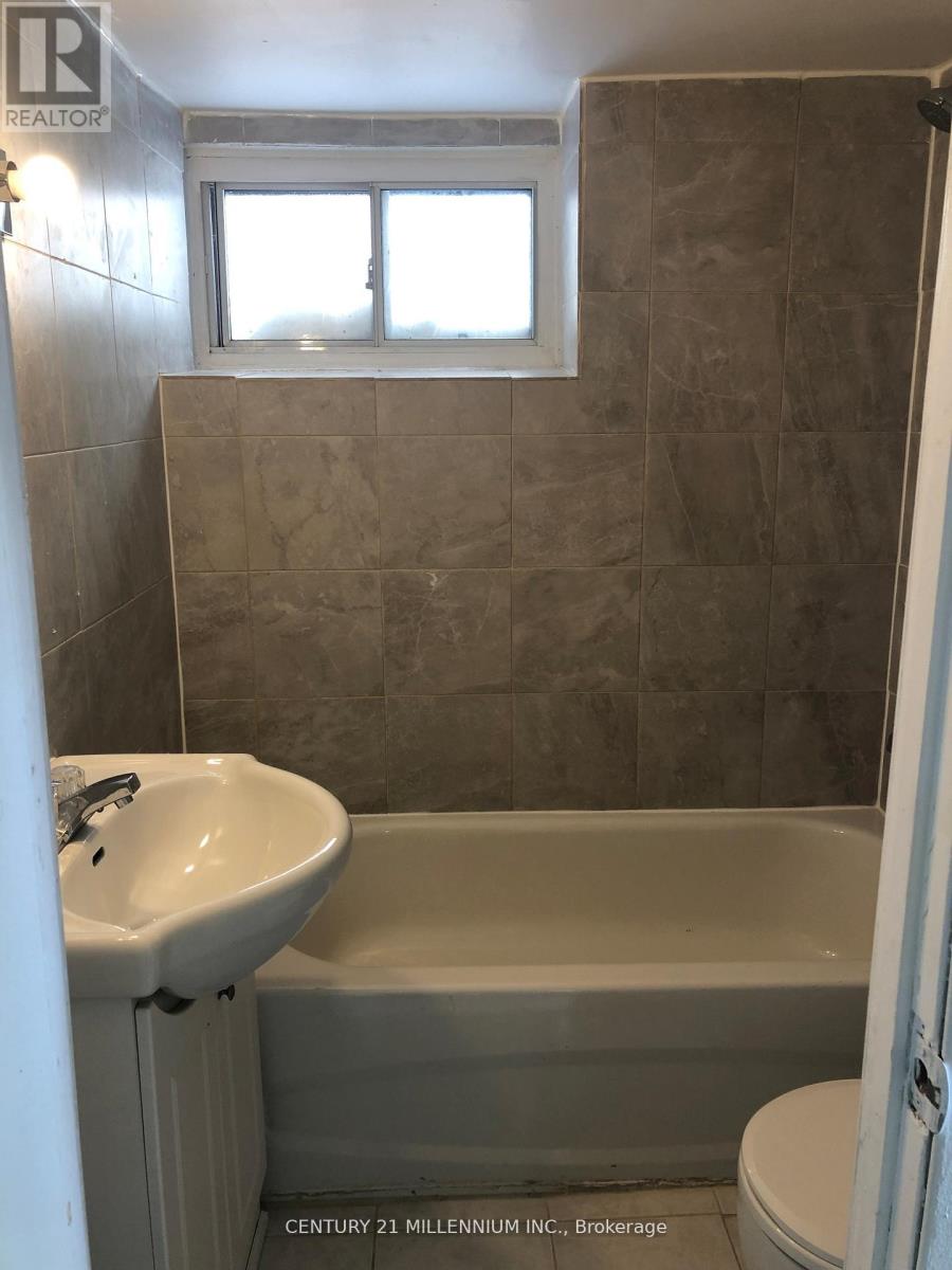 71 Clouston Avenue, Toronto (Weston), Ontario  M9N 1A8 - Photo 27 - W12930146