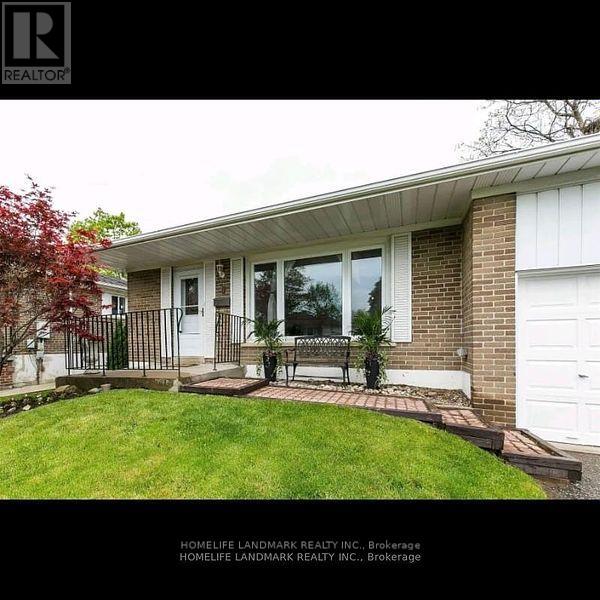 9 Terra Cotta Crescent E, Brampton, Ontario  L6W 1B9 - Photo 2 - W12930148
