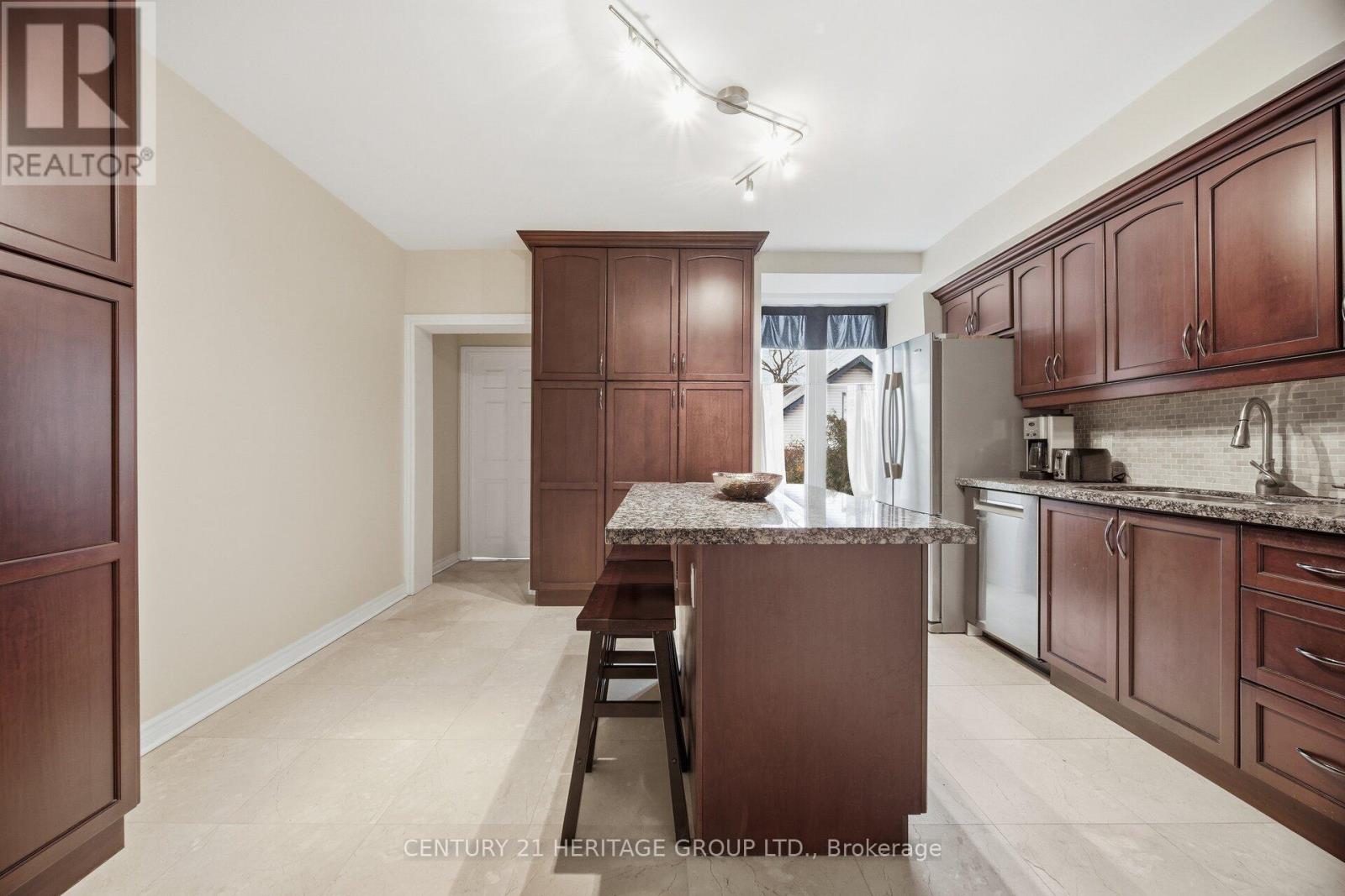 151 Perth Avenue, Toronto, Ontario  M6P 3X2 - Photo 10 - W12930160