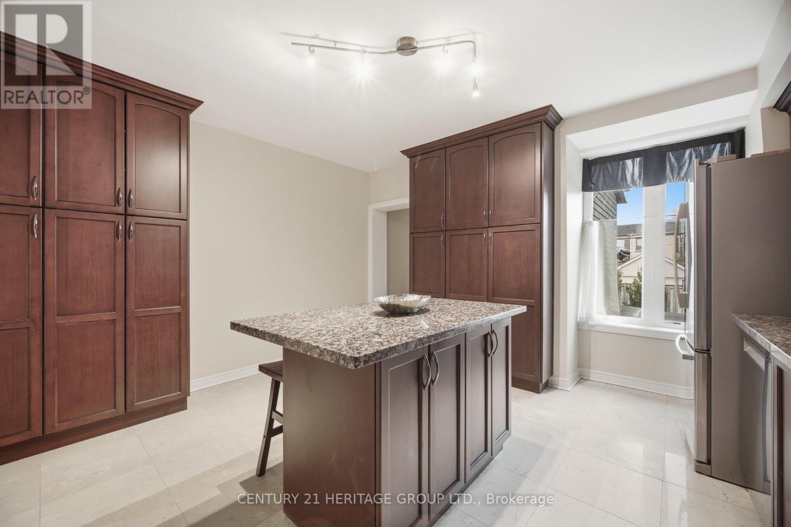 151 Perth Avenue, Toronto, Ontario  M6P 3X2 - Photo 11 - W12930160