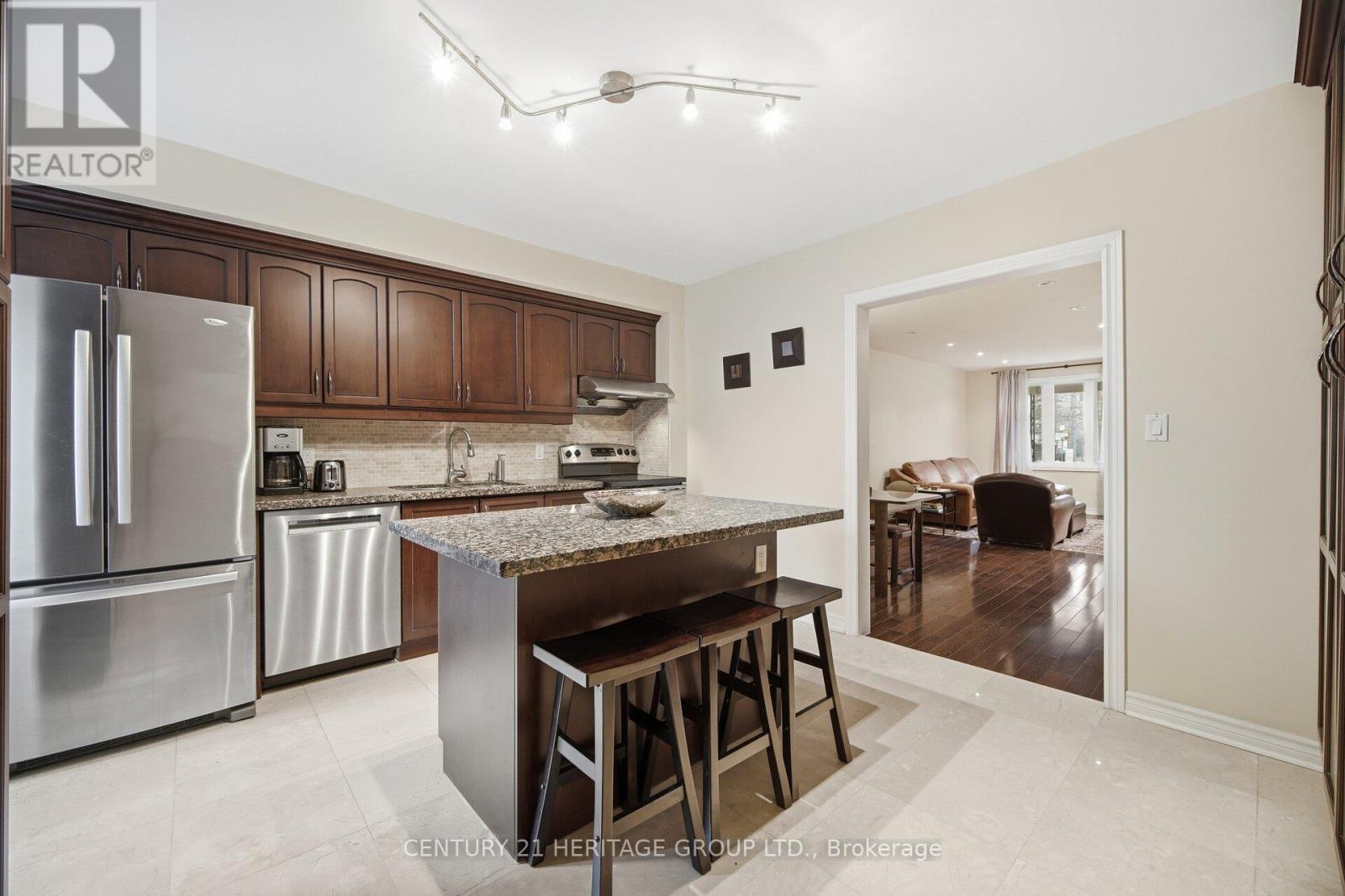 151 Perth Avenue, Toronto, Ontario  M6P 3X2 - Photo 12 - W12930160