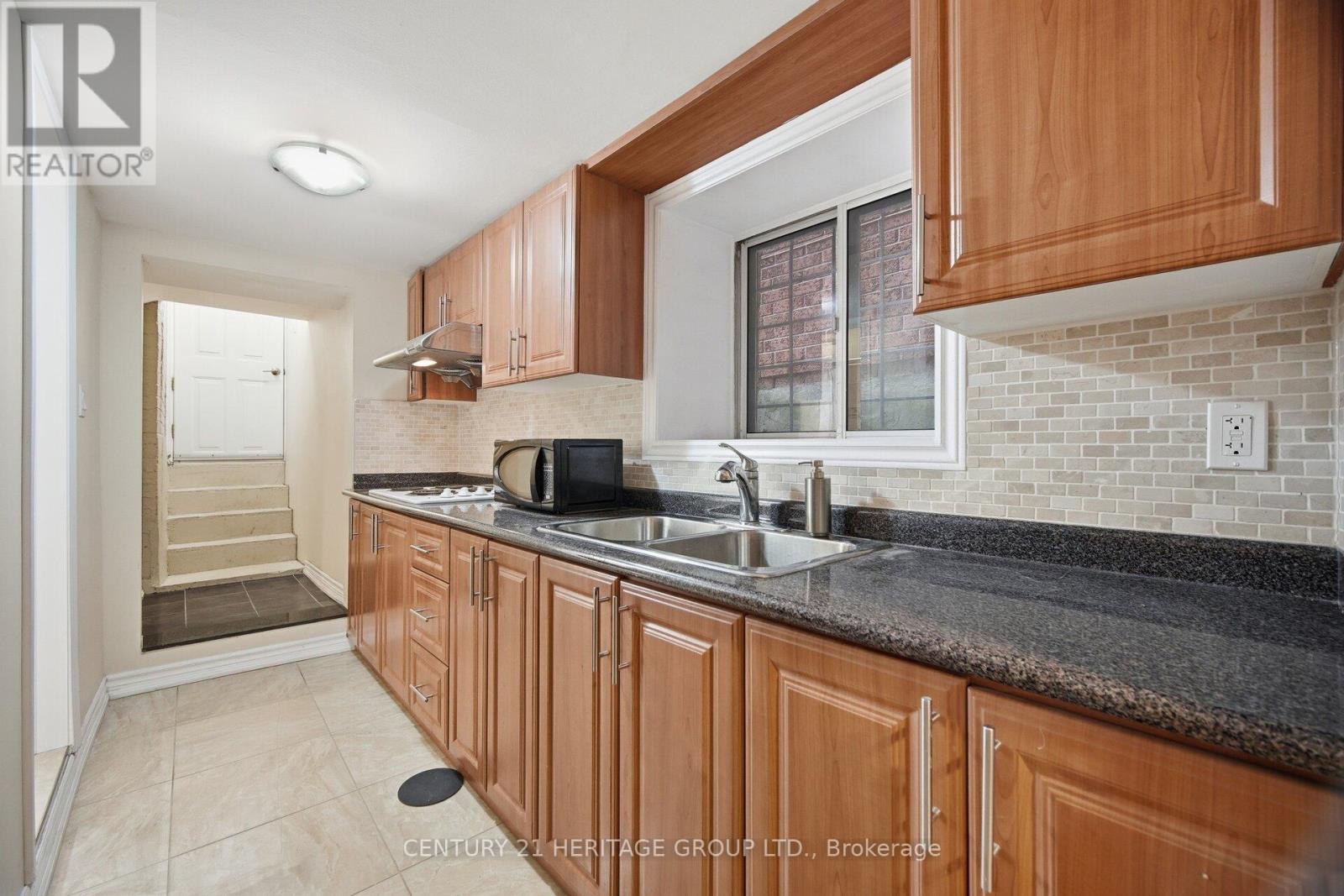 151 Perth Avenue, Toronto, Ontario  M6P 3X2 - Photo 24 - W12930160