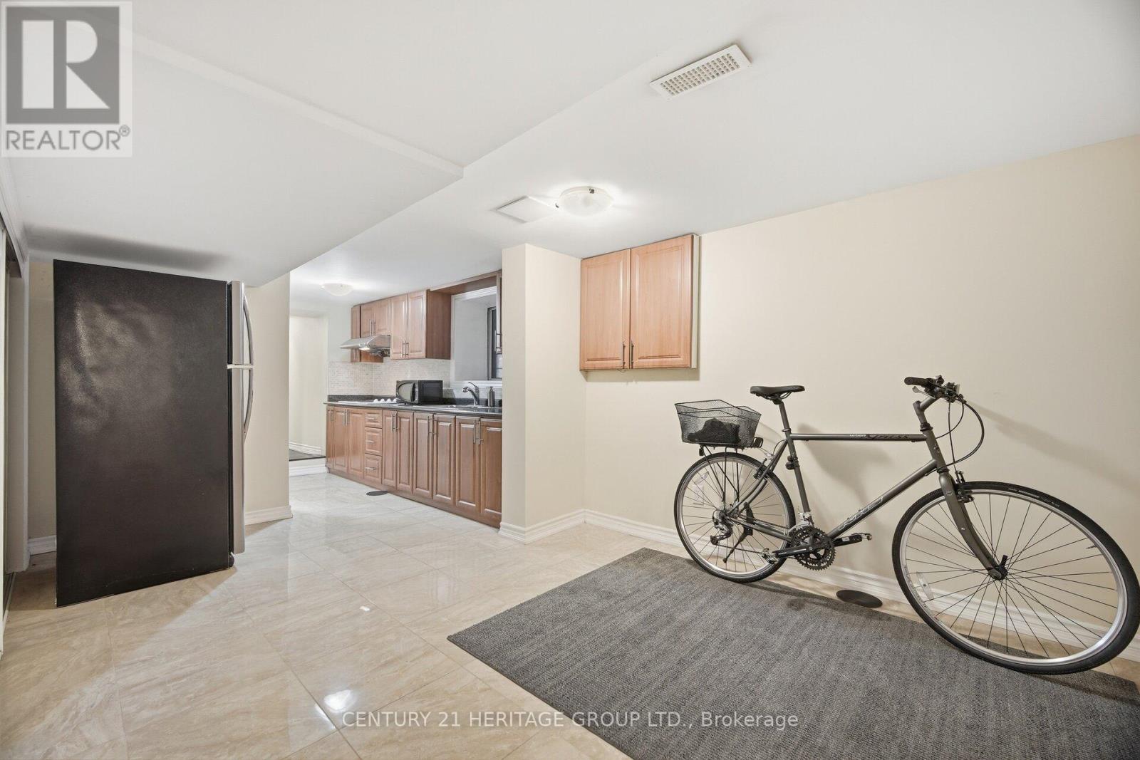 151 Perth Avenue, Toronto, Ontario  M6P 3X2 - Photo 25 - W12930160