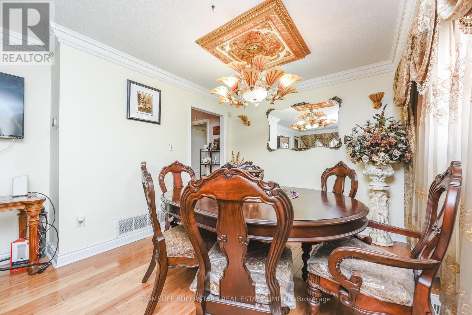 7608 Benavon Road, Mississauga, Ontario  L4T 3G3 - Photo 12 - W12930186