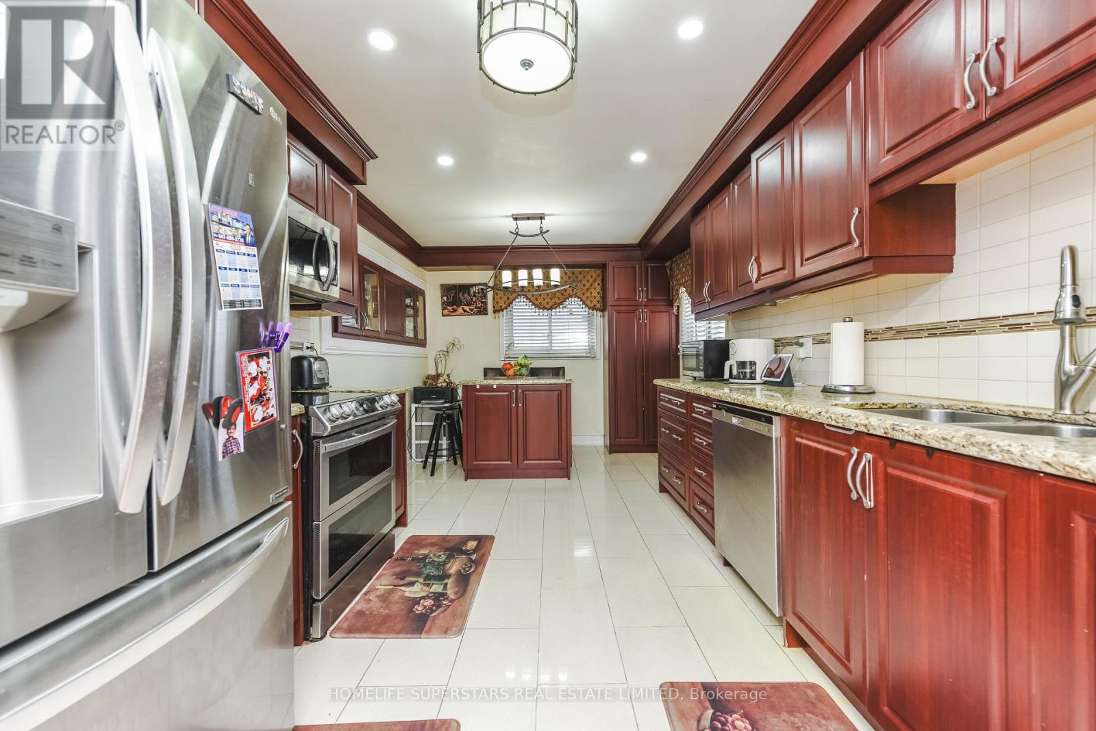 7608 Benavon Road, Mississauga, Ontario  L4T 3G3 - Photo 13 - W12930186