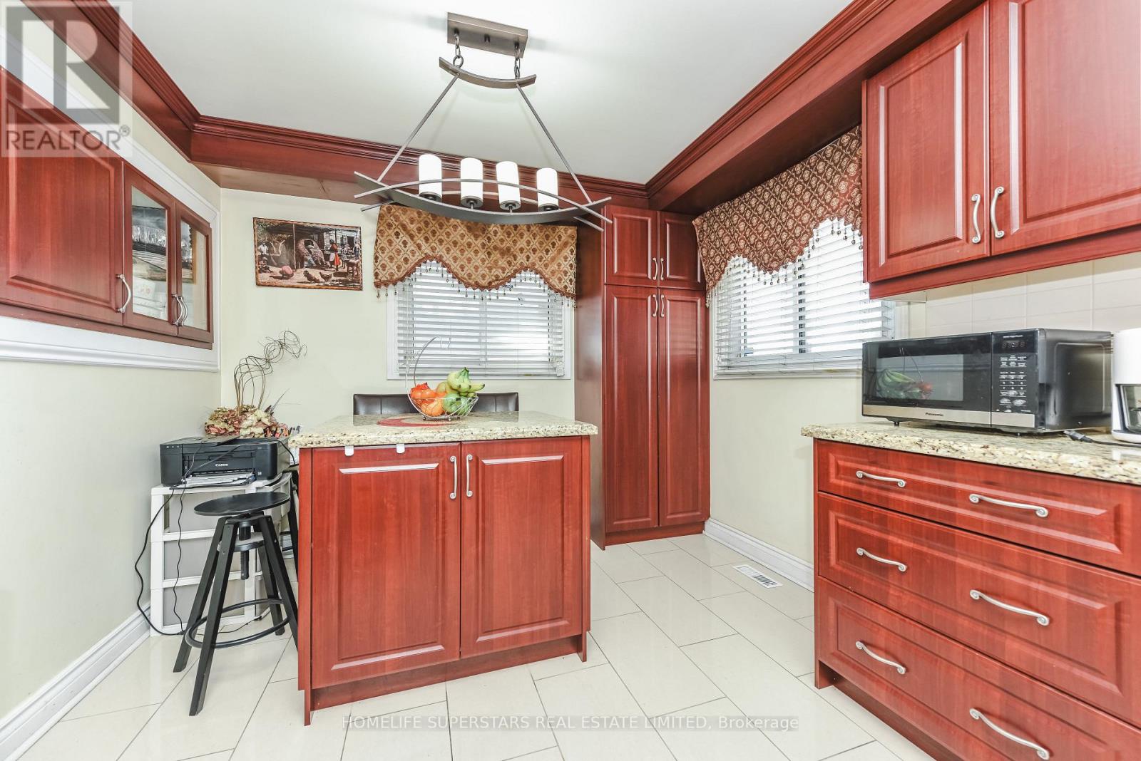 7608 Benavon Road, Mississauga, Ontario  L4T 3G3 - Photo 15 - W12930186