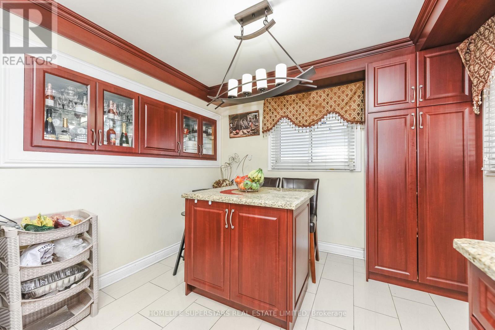 7608 Benavon Road, Mississauga, Ontario  L4T 3G3 - Photo 16 - W12930186