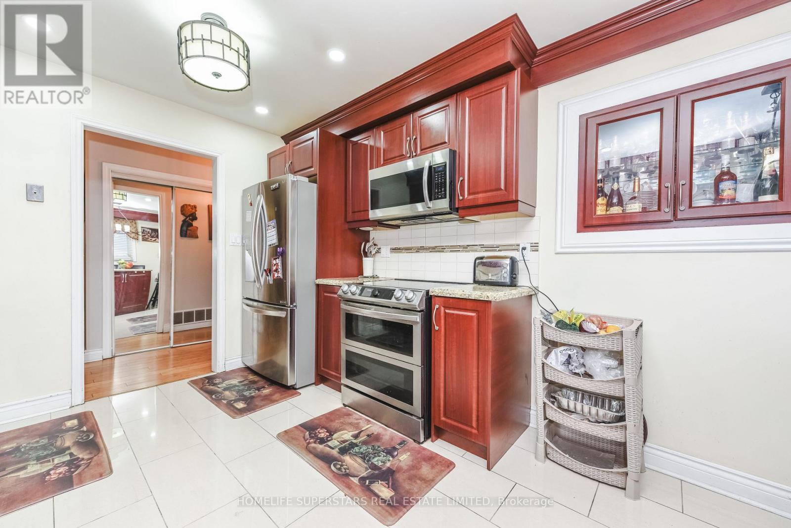 7608 Benavon Road, Mississauga, Ontario  L4T 3G3 - Photo 18 - W12930186