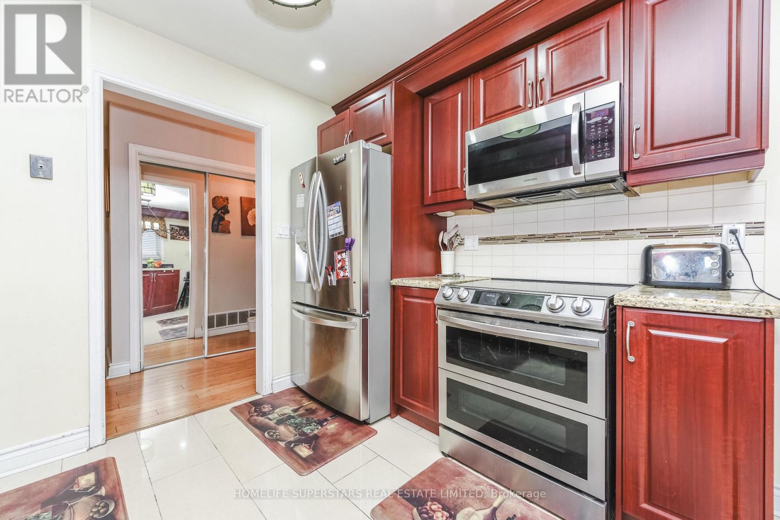 7608 Benavon Road, Mississauga, Ontario  L4T 3G3 - Photo 19 - W12930186