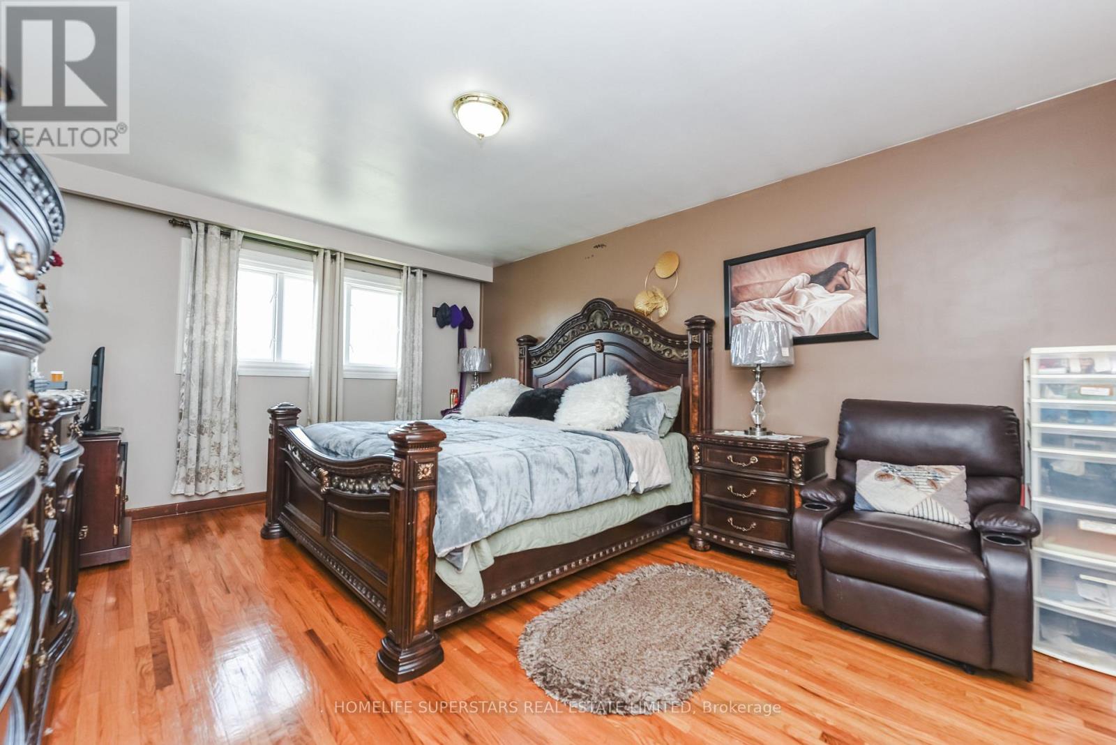 7608 Benavon Road, Mississauga, Ontario  L4T 3G3 - Photo 22 - W12930186