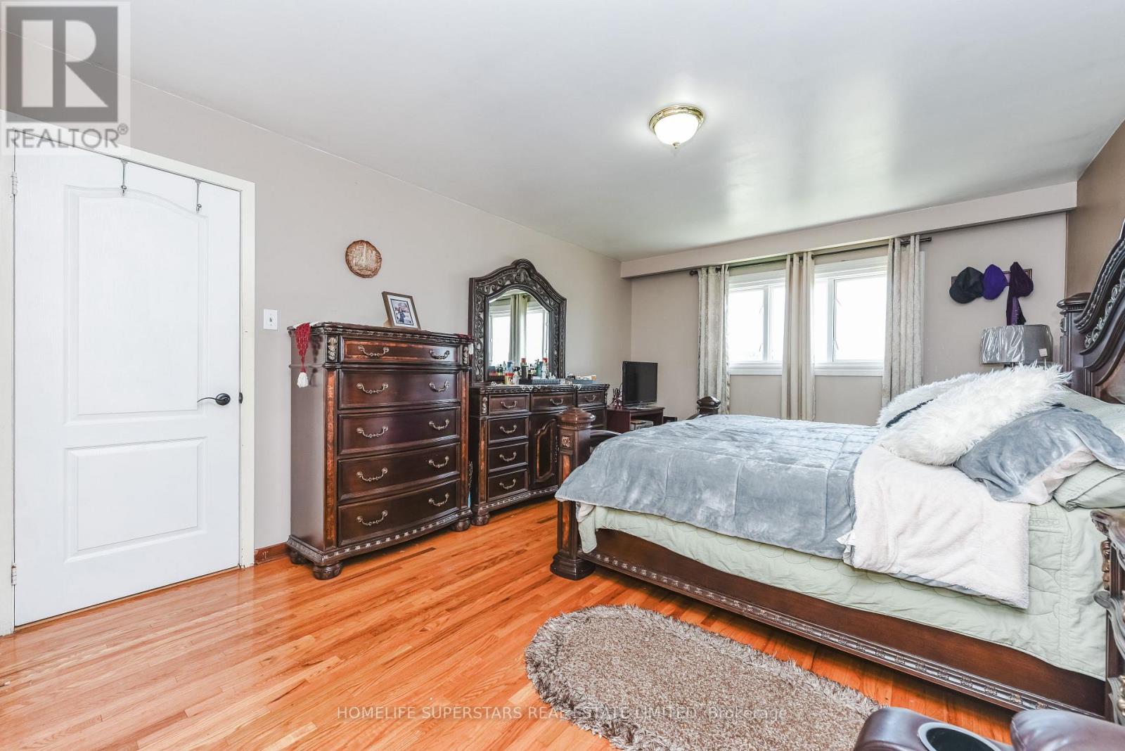 7608 Benavon Road, Mississauga, Ontario  L4T 3G3 - Photo 23 - W12930186