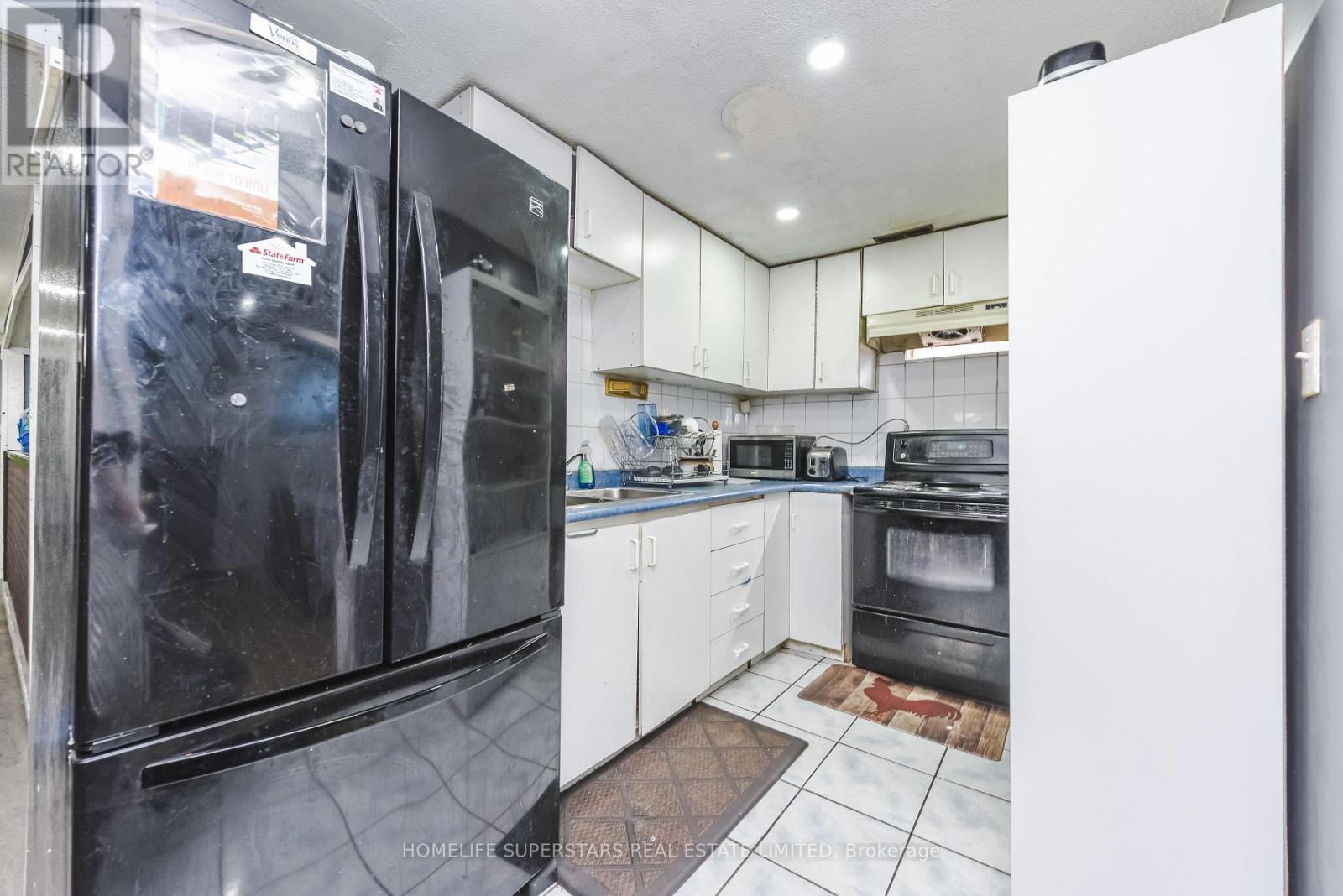 7608 Benavon Road, Mississauga, Ontario  L4T 3G3 - Photo 32 - W12930186