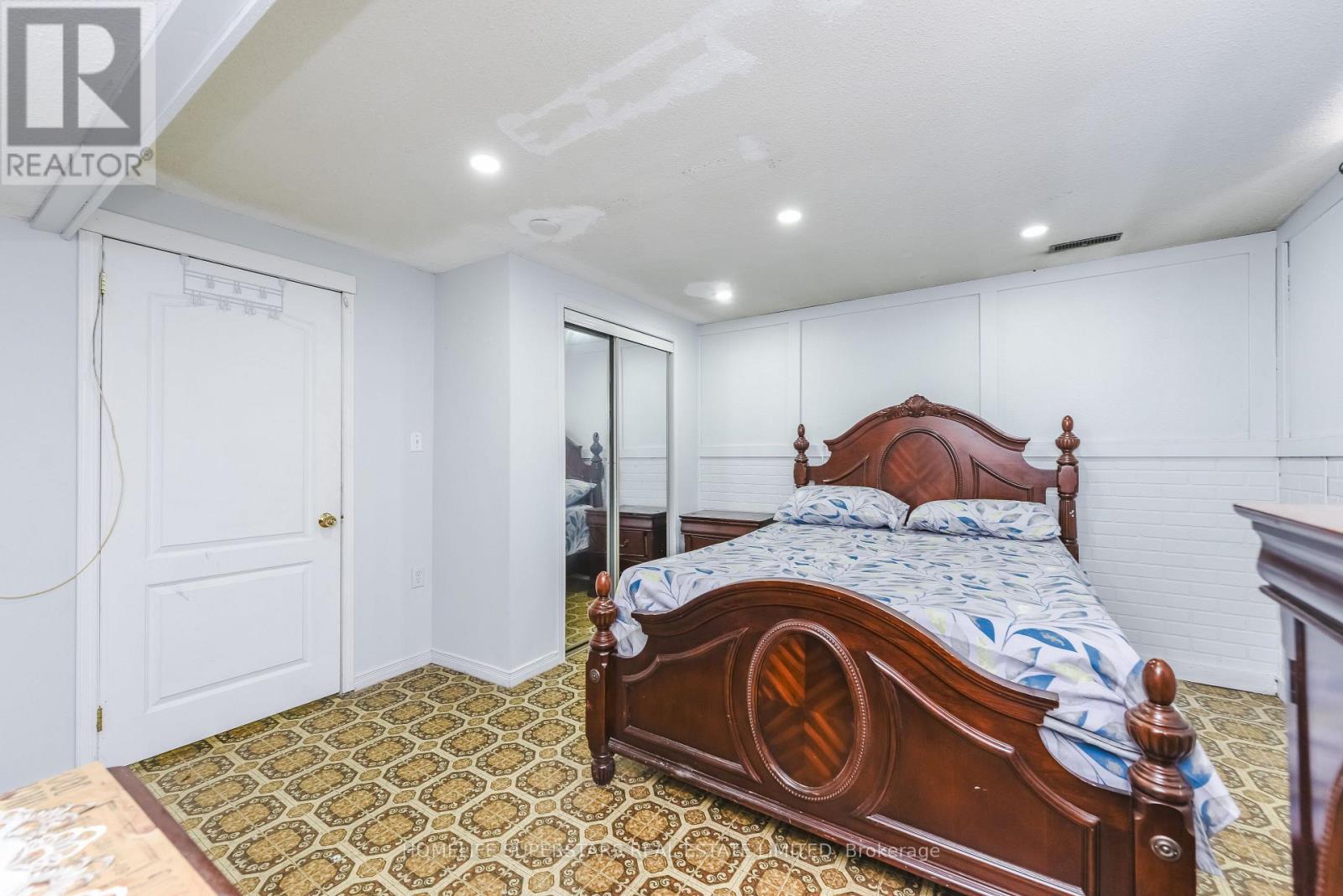 7608 Benavon Road, Mississauga, Ontario  L4T 3G3 - Photo 35 - W12930186