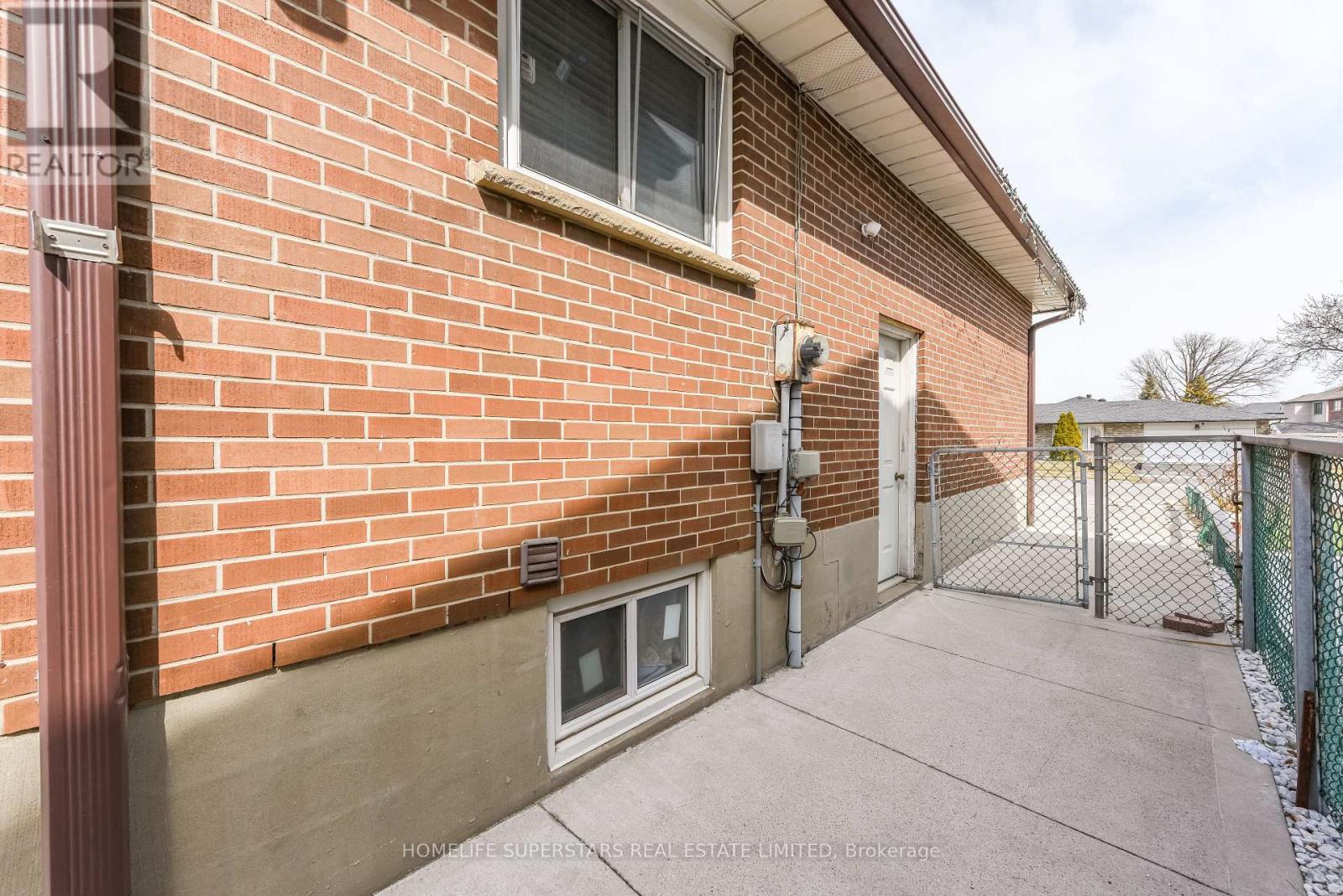 7608 Benavon Road, Mississauga, Ontario  L4T 3G3 - Photo 40 - W12930186