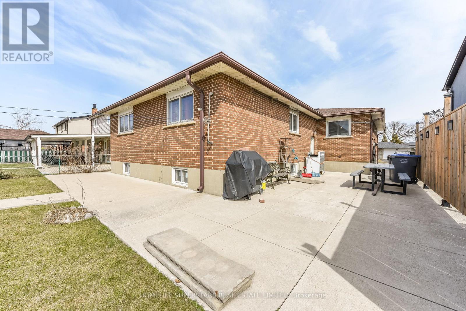 7608 Benavon Road, Mississauga, Ontario  L4T 3G3 - Photo 43 - W12930186