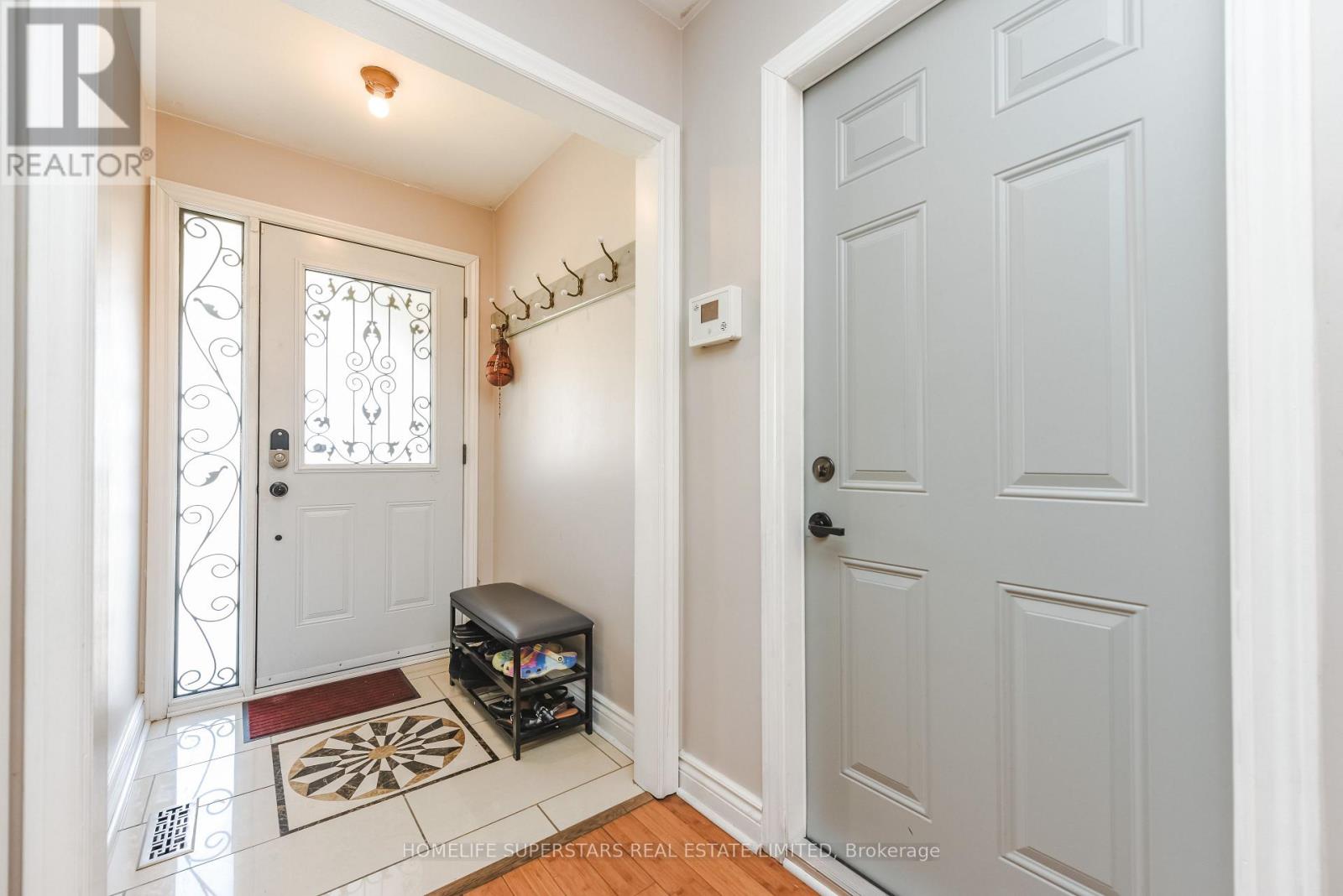 7608 Benavon Road, Mississauga, Ontario  L4T 3G3 - Photo 5 - W12930186