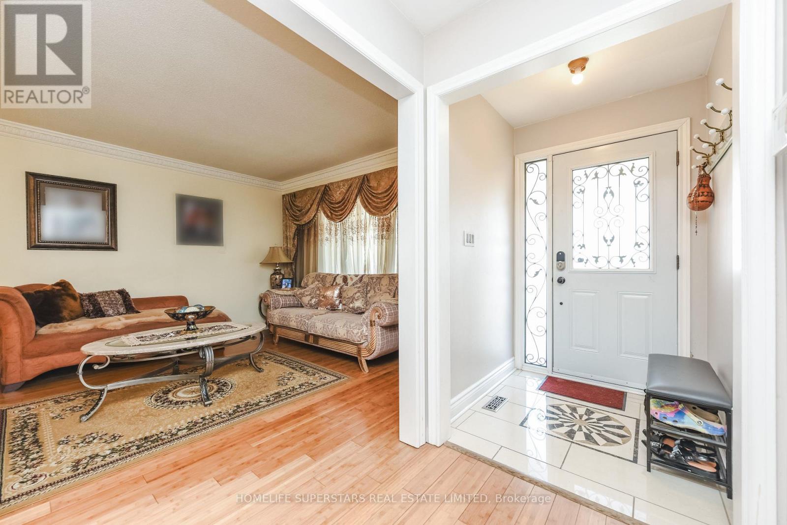 7608 Benavon Road, Mississauga, Ontario  L4T 3G3 - Photo 6 - W12930186