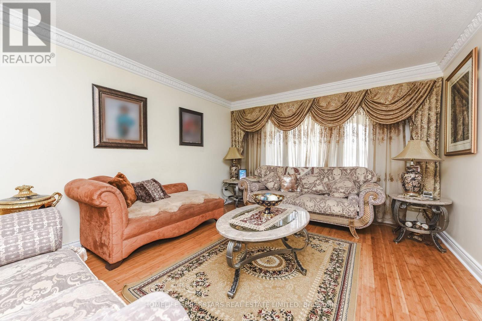 7608 Benavon Road, Mississauga, Ontario  L4T 3G3 - Photo 7 - W12930186