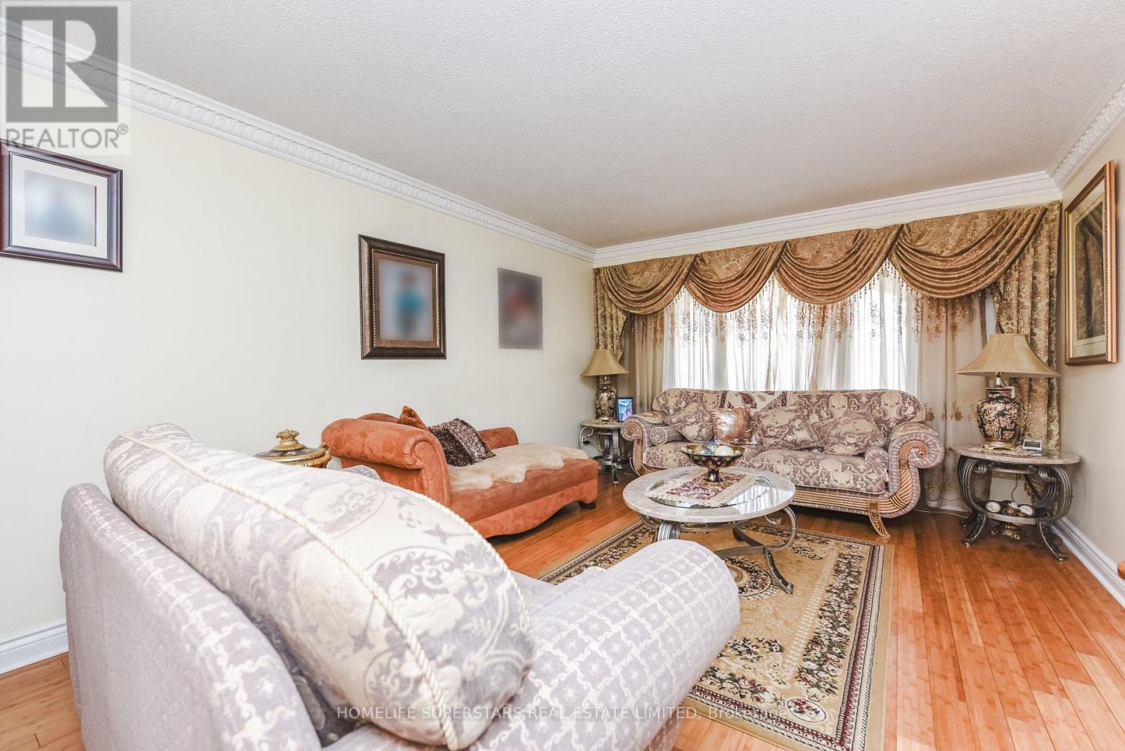 7608 Benavon Road, Mississauga, Ontario  L4T 3G3 - Photo 8 - W12930186