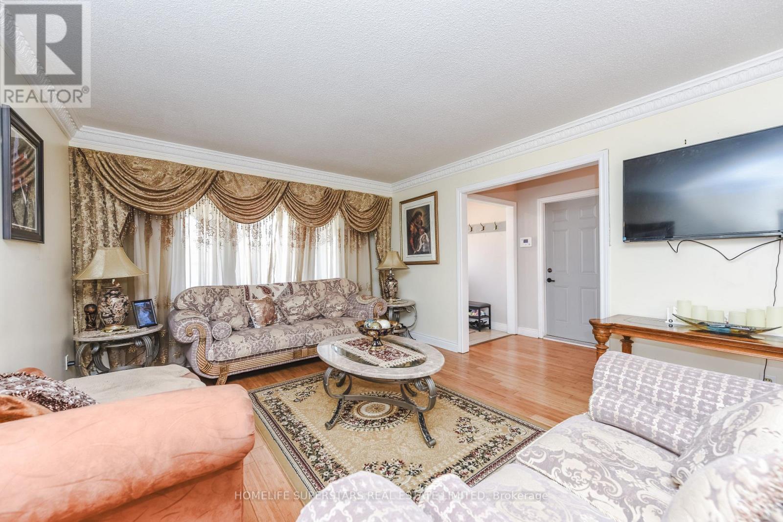 7608 Benavon Road, Mississauga, Ontario  L4T 3G3 - Photo 9 - W12930186
