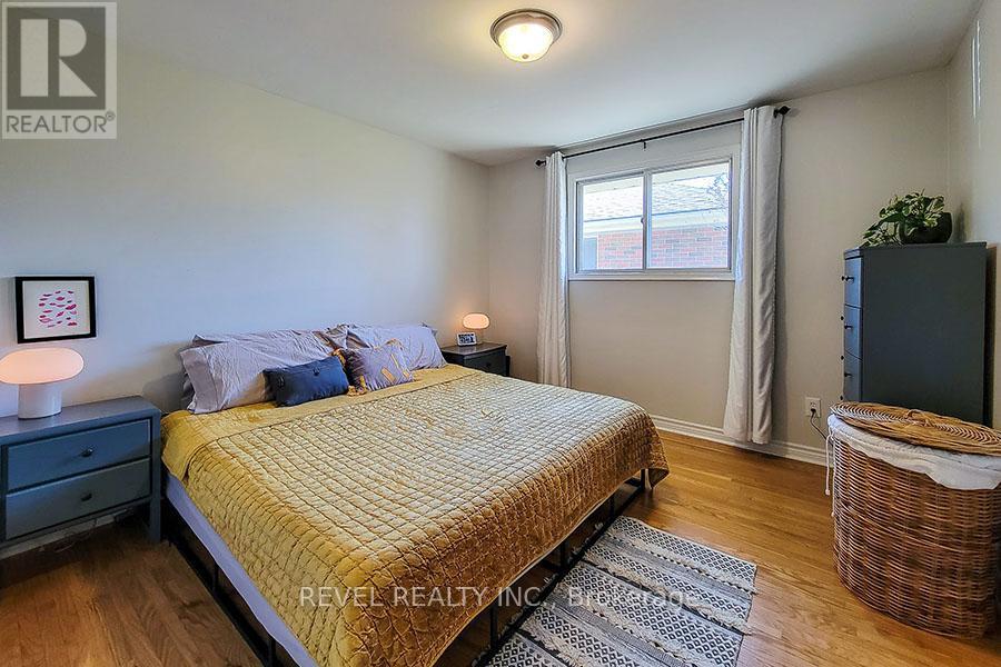 25 Buckingham Street, Brantford, Ontario  N3R 3A9 - Photo 15 - X12930124