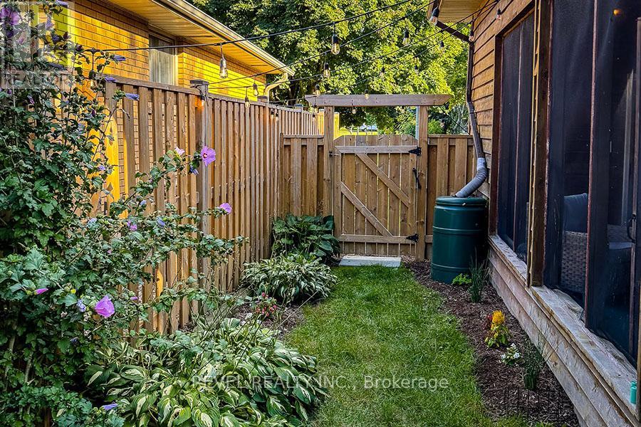 25 Buckingham Street, Brantford, Ontario  N3R 3A9 - Photo 29 - X12930124