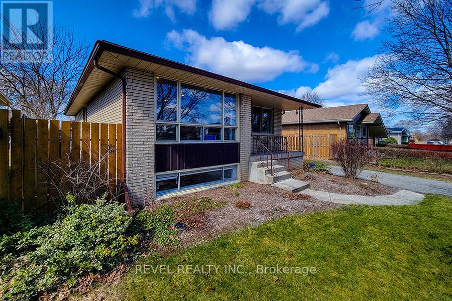 25 Buckingham Street, Brantford, Ontario  N3R 3A9 - Photo 3 - X12930124